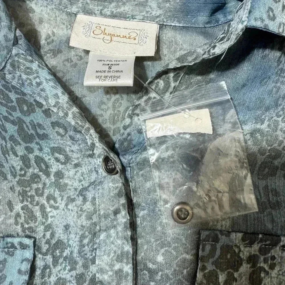 Shyanne blue/grey sheer pocket button down tie down women’s top size small NWT - Picture 7 of 14